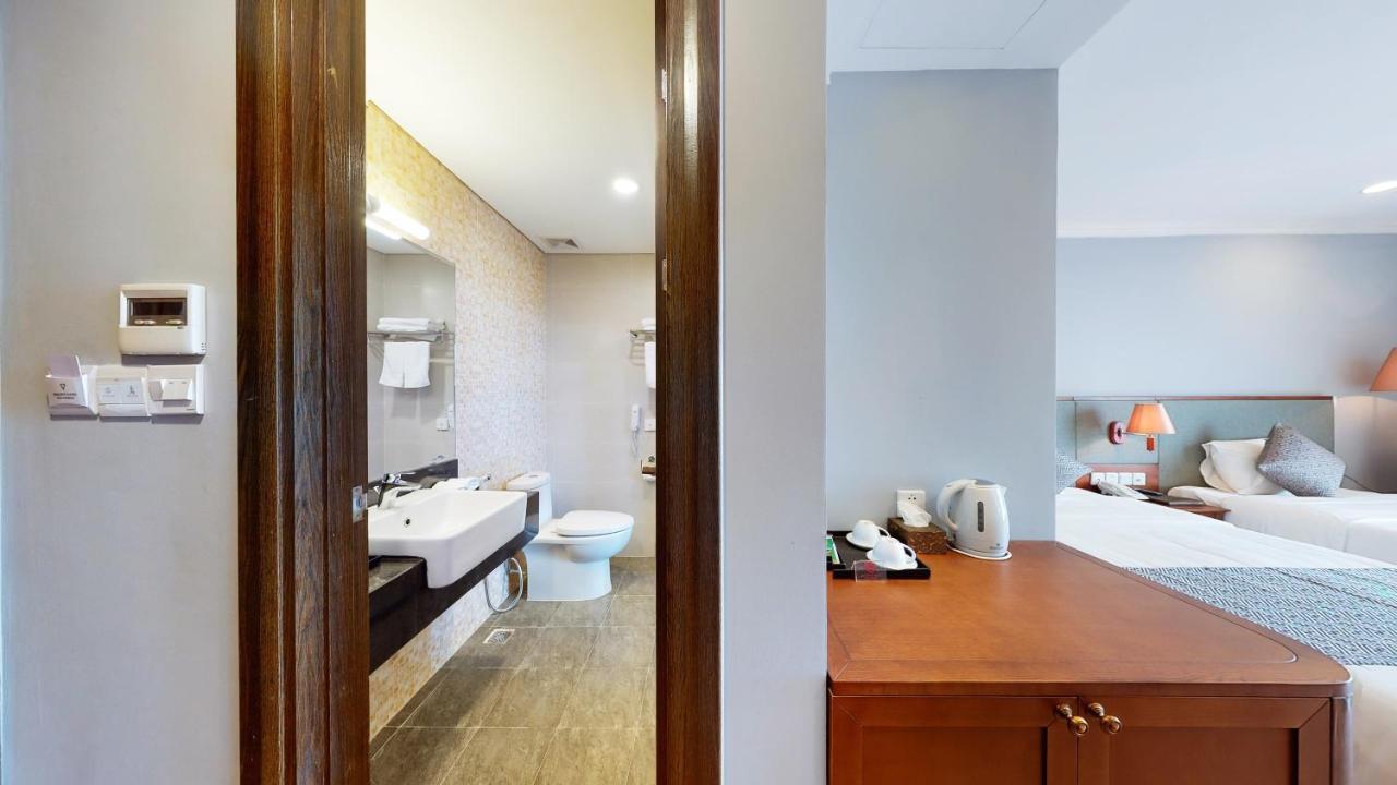 Cau Giay Hotel - By Bay Luxury Hanoi Exterior photo
